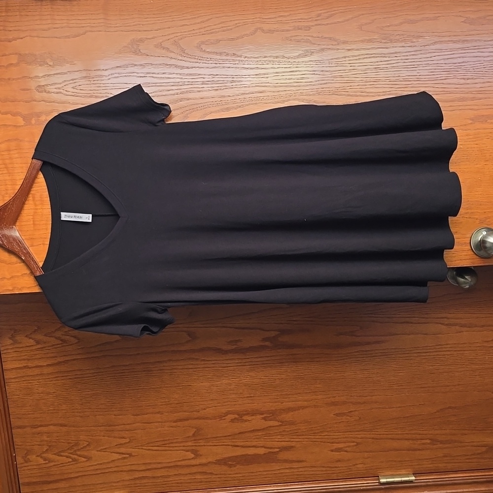 Womens black vneck dress